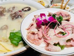-三人行骨头王火锅(长寿店)