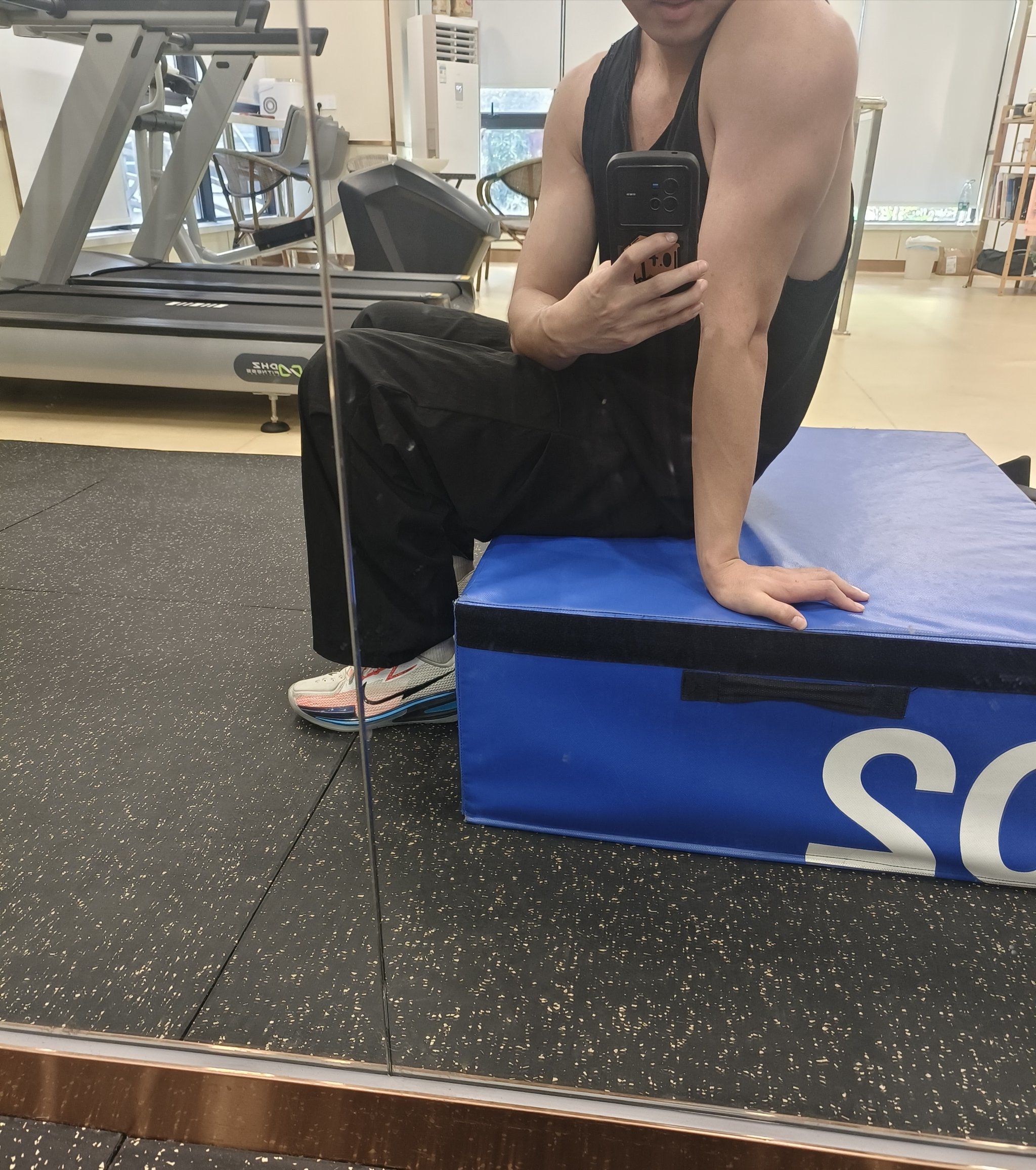 没有二头的手臂是这样的