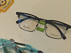 -J-Optical佳视明眼镜·蔡司视觉(青岛金茂览秀城店)