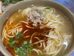 -亮亮面馆(经六路店)