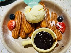 西班牙油条配巧克力酱-CRAZYONES西班牙海鲜饭(上海美罗城店)