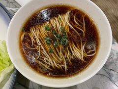 特色红汤面-萬國春·中菜馆(颐和公馆店)
