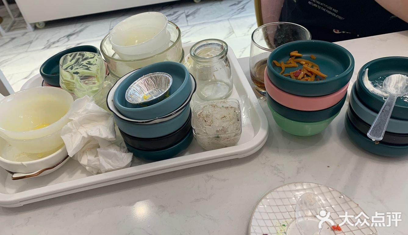 对于30+的价位感觉这个性价比还是可以的。推介彩虹蛋糕