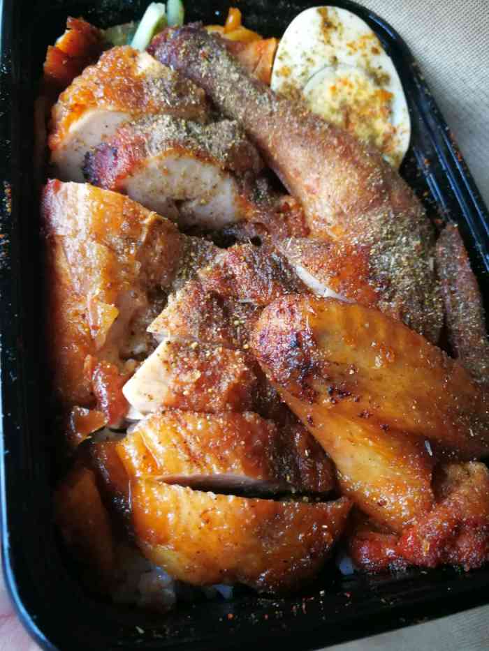 点的外卖,量很足,口味也很好,鸡排很脆,搭配米饭不错,吃多了有点腻.