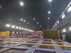 -嘿哟动霸CHUA·新潮玩运动娱乐中心·蹦床滑冰团建乐园