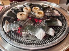 -围炉肉舍•炭烤活鳗•丹东海鲜烤肉(步行街店)