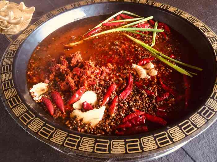 龙窑火锅-"在当地朋友的推荐下,选择"四川尼众佛学院.