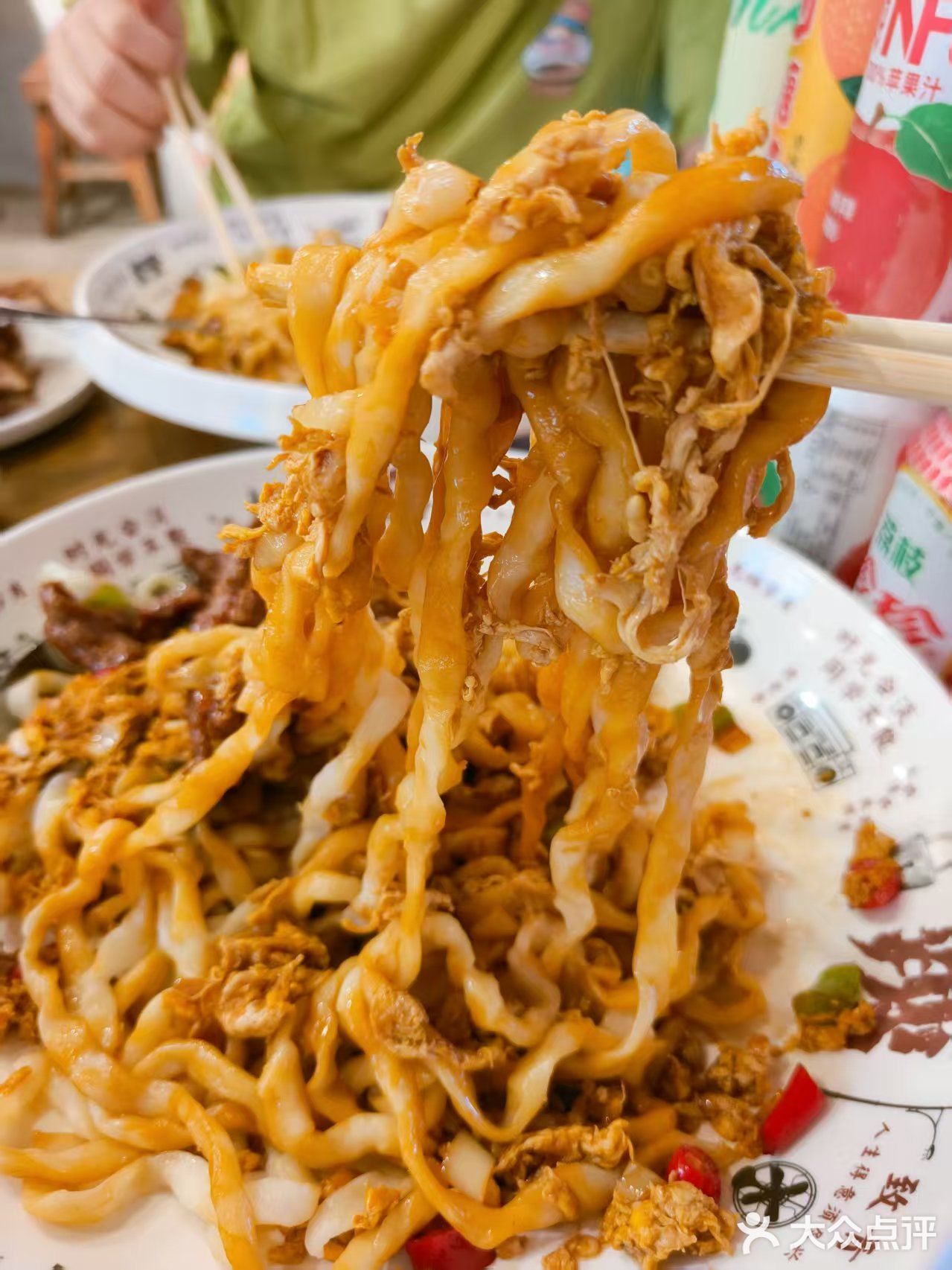 老友记的中午，就藏在这碗冒着锅气的面里！🍜