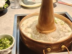 -洞庭洲·防空洞火锅·烧烤·铜锅涮肉(新百广场店)
