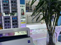-提一眼镜·蔡司·依视路(小寨店)
