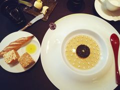 鱼子酱蟹肉饼-LA TABLE de Joël Robuchon Restaurant