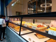 面包甜点陈列柜-四季小馆·地道北京小吃(广百店)