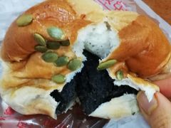 低聚糖黑芝麻面包-新侨三宝乐面包店(崇文门店)