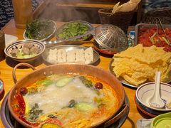 -洱火云南酸菜牛肉火锅(石景山当代商城店)