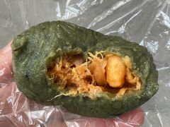 咸蛋黄肉松青团-海曙西区老大房(孝闻街店)