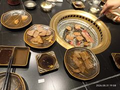 -山川小町·极番烧肉(新地假日广场店)