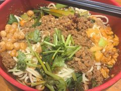 -爆炸头阿姨小四川正宗川味小吃(无任何分店)