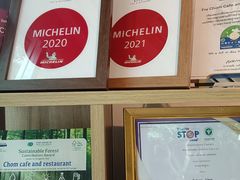 -Chom Cafe and Restaurant