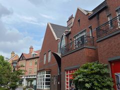 -钟书阁(松江泰晤士小镇店)