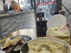 小馄饨-黄阿姨锅贴大王(万航渡路店)