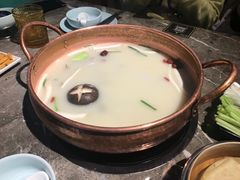 -三人行骨头王火锅(长寿店)
