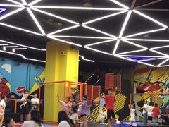 -爱蹦iBOON蹦床运动馆(江汉店)