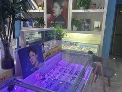 -提一眼镜·蔡司·依视路(小寨店)