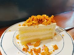 鲜奶油蛋糕佐焦糖脆-Be Lived Cafe比例咖啡(摩天轮店)