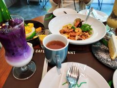 -Chom Cafe and Restaurant