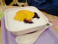 芒果椰汁黑糯米甜甜-满记甜品(巴黎春天宝山店)