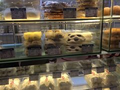 面包甜点陈列柜-白玉兰食品甜凤店(合生汇店)