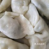 蛋黄酥里有蛋黄。老婆饼里肯定没有老婆