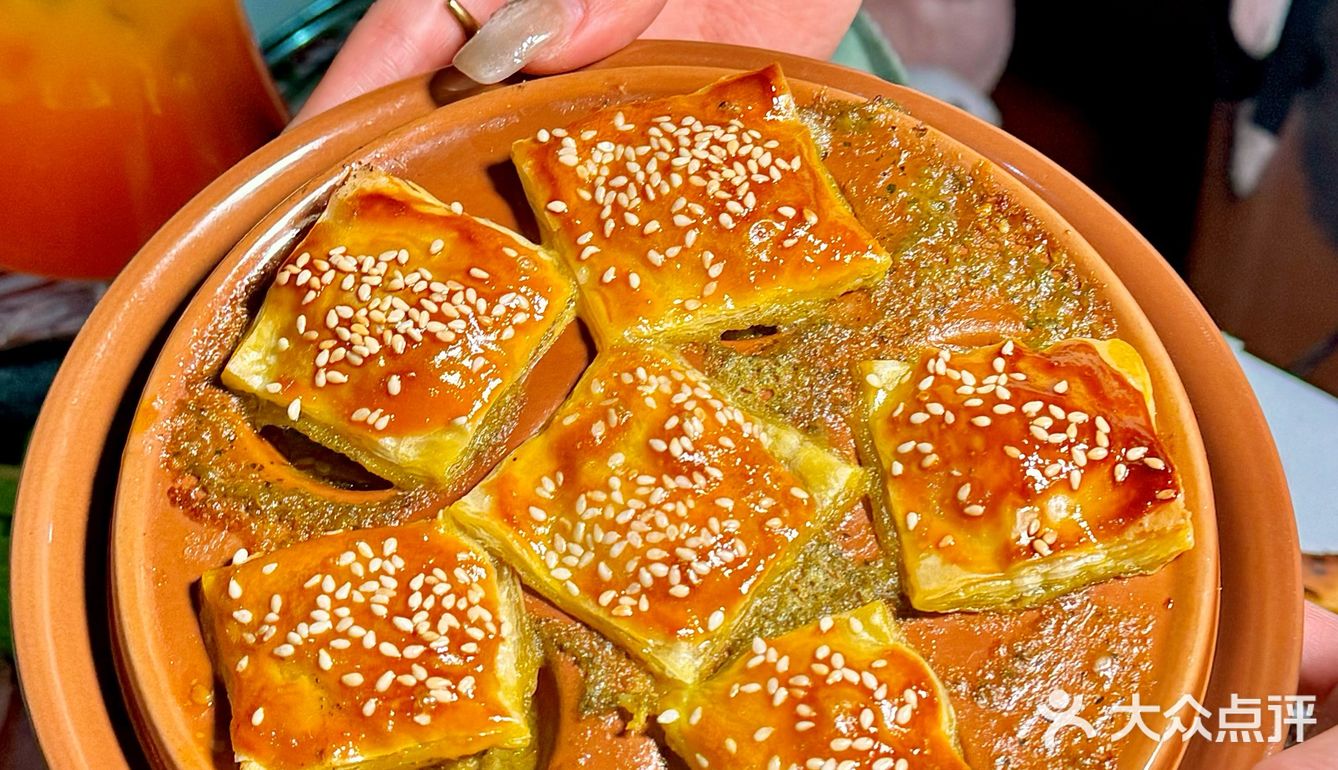  武昌江滩这家江景餐厅，圣诞氛围满分💯