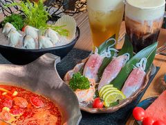 -湊湊火锅·茶憩(南京东路悦荟店)