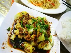 酸辣土豆丝&nbsp;拍黄瓜-芽庄老成都川菜馆