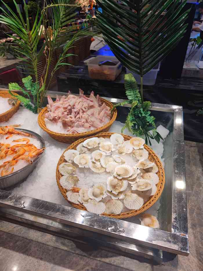 钦瓦台海鲜火锅烤肉时尚自助餐厅-"第一次去这家吃自助,位于协信广场