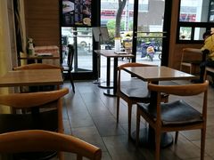 靠窗位-魏家凉皮(西安秋林宏业商厦店)