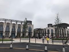 -奕欧来上海购物村停车场