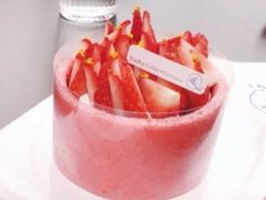 草莓夏洛特-游心咖啡(青山滨江店)
