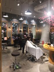 -时尚殿堂明星门店