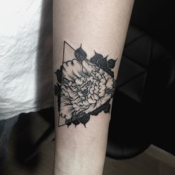 -Black Tattoo Studio