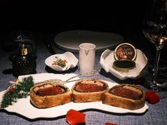 惠灵顿牛排-弦月窗LUNETTE BY AMANDA(复兴路店)