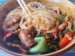 -吐尔逊拌面美食