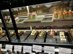 面包甜点陈列柜-惠州皇冠假日酒店·西餐厅·自助餐厅