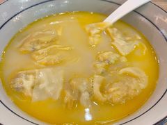 金汤黄鱼馄饨-蟹黄鱼·楼上面馆(外滩中央旗舰店)