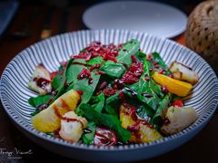 暖菠菜沙拉配伊比利亚火腿丁-Golden Lily河内巴黎法越料理餐厅(建国西路店)