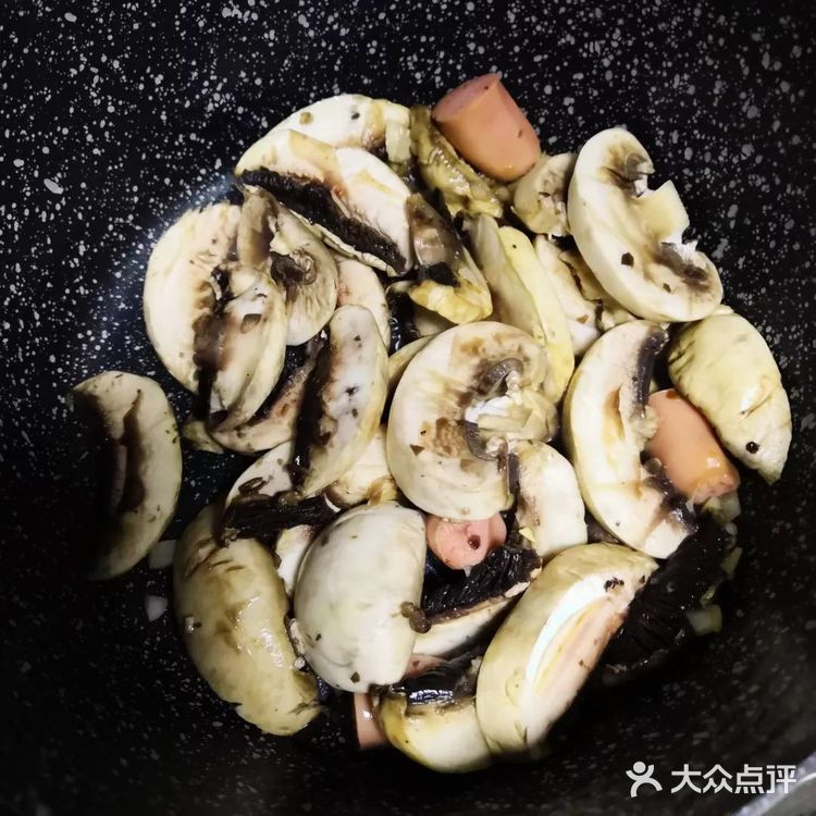 自制黑椒香肠蘑菇意大利面