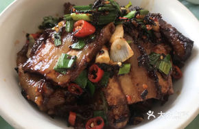 Preserved Vegetable Braised Pork with Garlic and Chili
