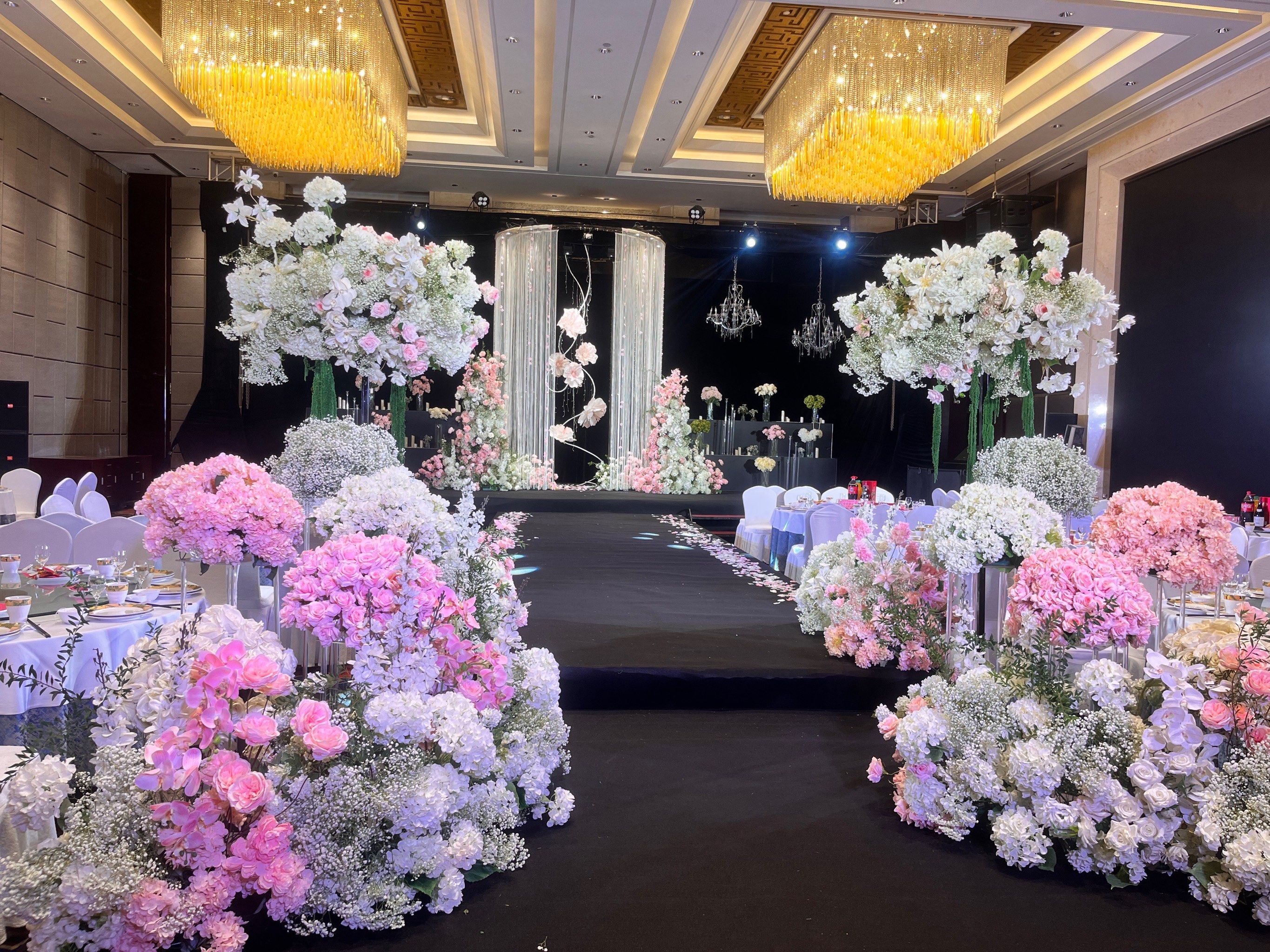 种自己的花 爱自己的宇宙
💒给大家普及一下 酒店婚宴注意事项
