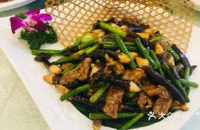 Chicken and Mushroom Stir-Fry with Beef Tenderloin